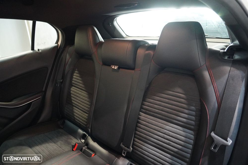 Mercedes-Benz GLA 180 CDI AMG Line - 32