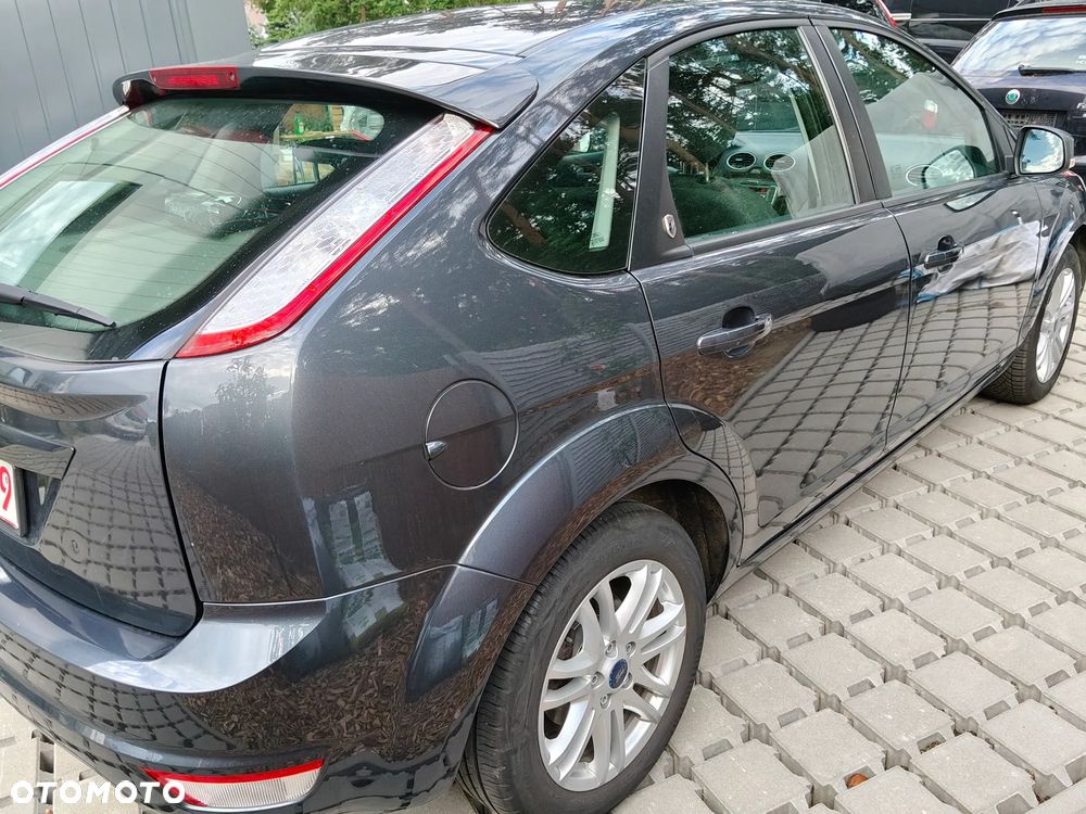 Ford Focus 1.6 16V Ghia - 11
