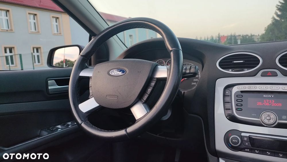 Ford Focus 2.0 16V Titanium - 14