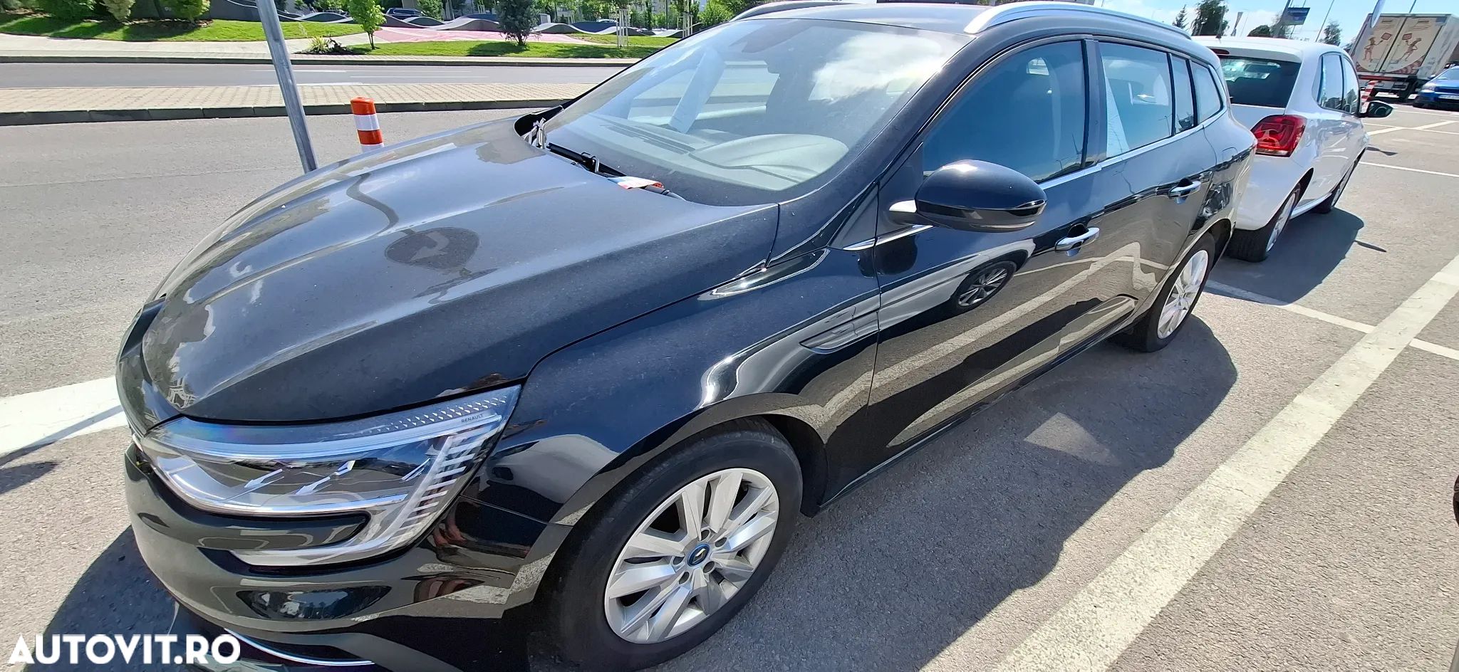 Renault Megane Grandtour E-TECH Plug-in 160 BUSINESS EDITION - 1