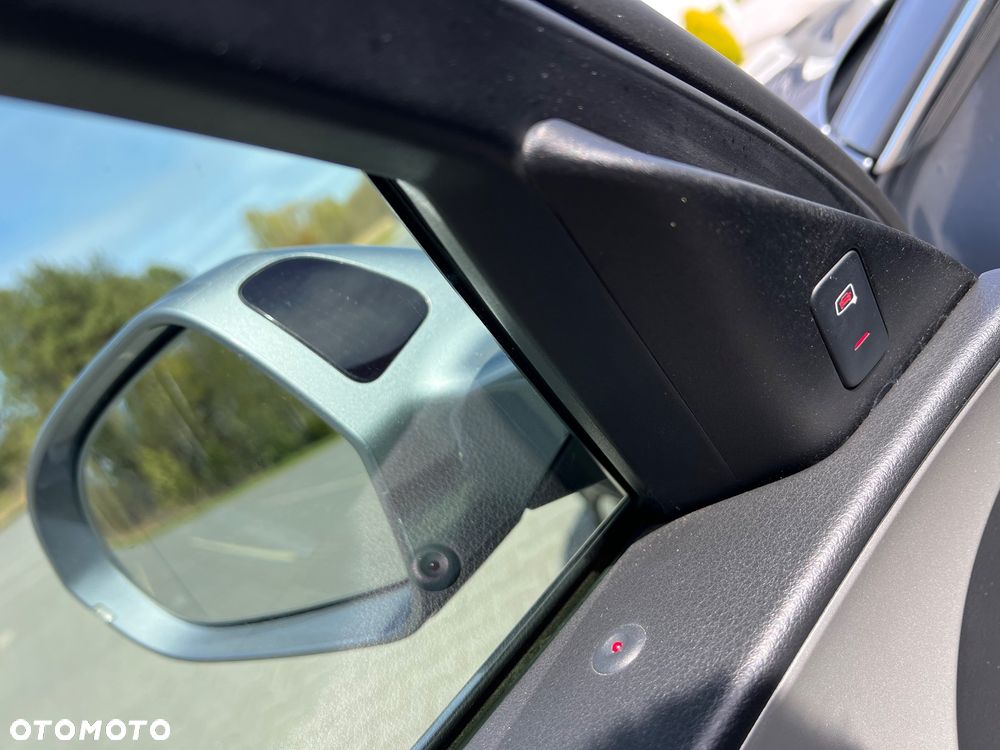 Audi A6 Avant 2.0 TDI Ultra S tronic - 31