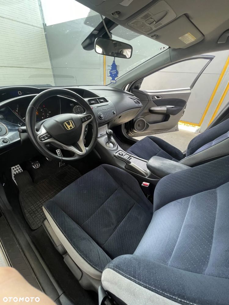 Honda Civic 1.8 Comfort - 11
