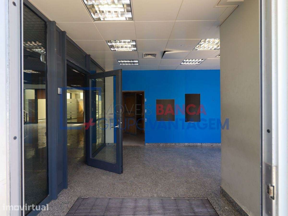 Edifício Comercial no Centro da Malveira - Grande imagem: 5/30