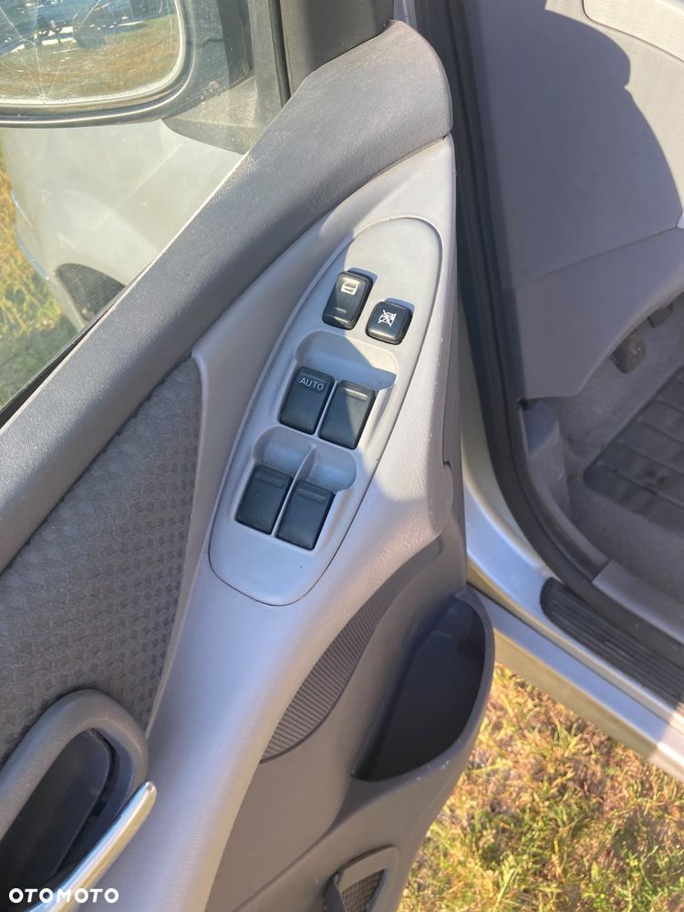 Nissan Almera - 25