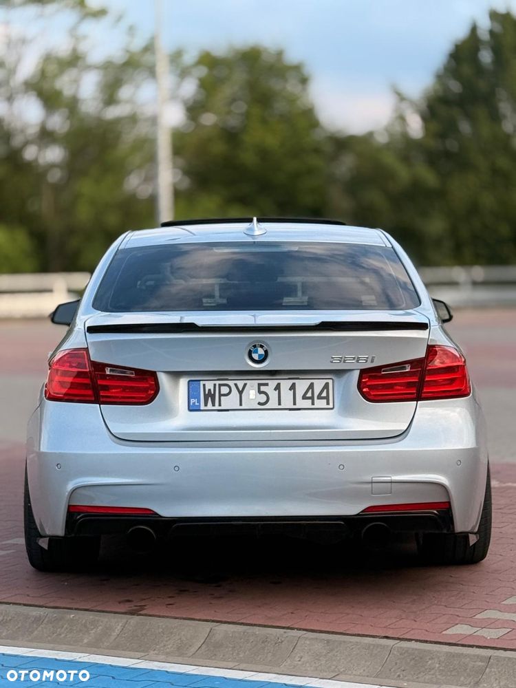 BMW Seria 3 328i Sport Line - 9