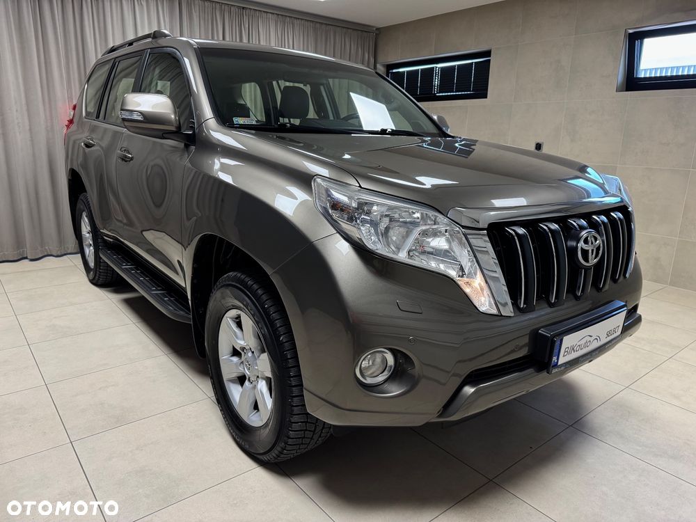 Toyota Land Cruiser - 2