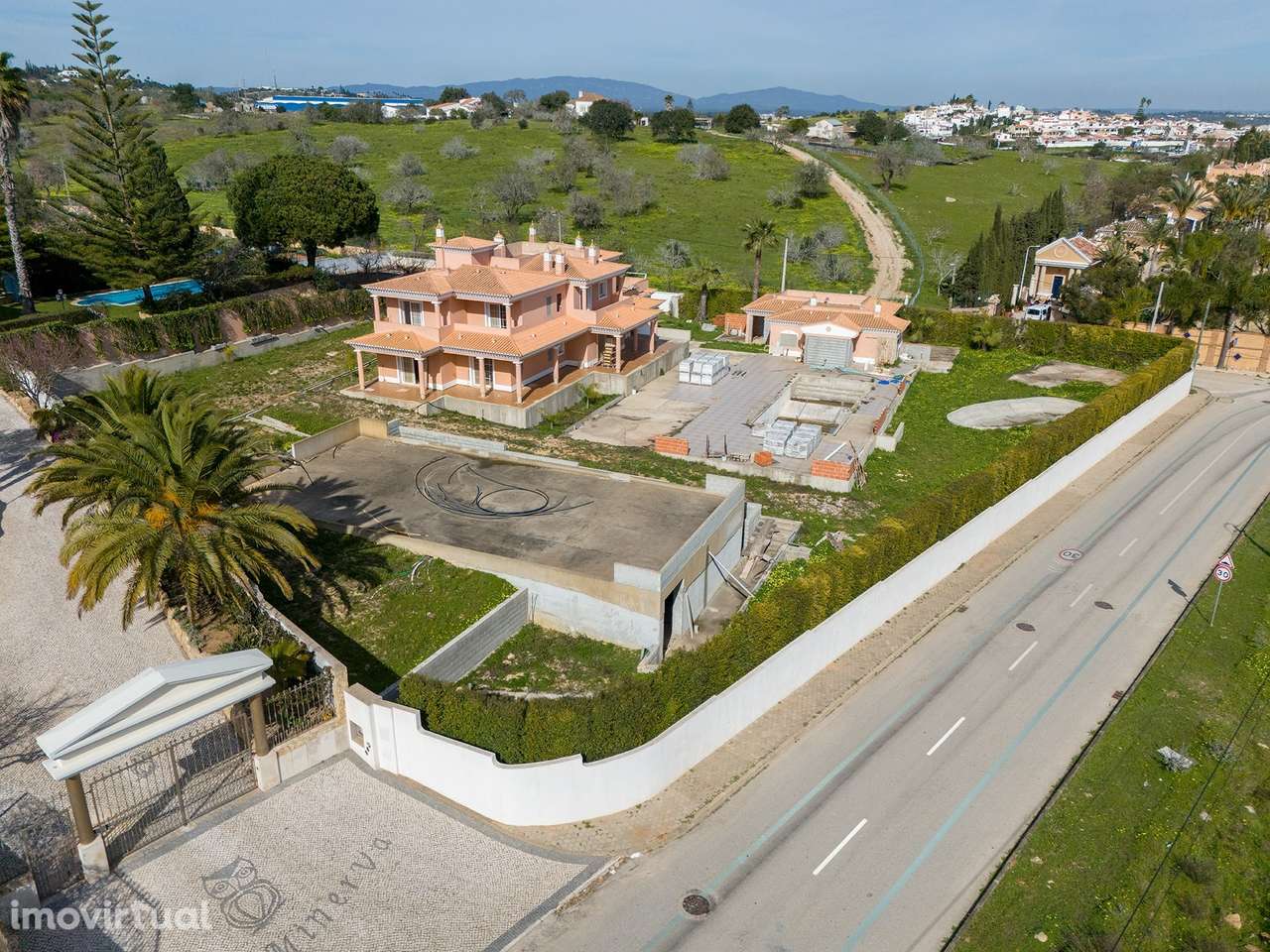 MORADIA COM EXCELENTE LOCALIZAÇÃO PARA OPORTUNIDADE DE INVESTIMENTO,EM - Grande imagem: 3/11