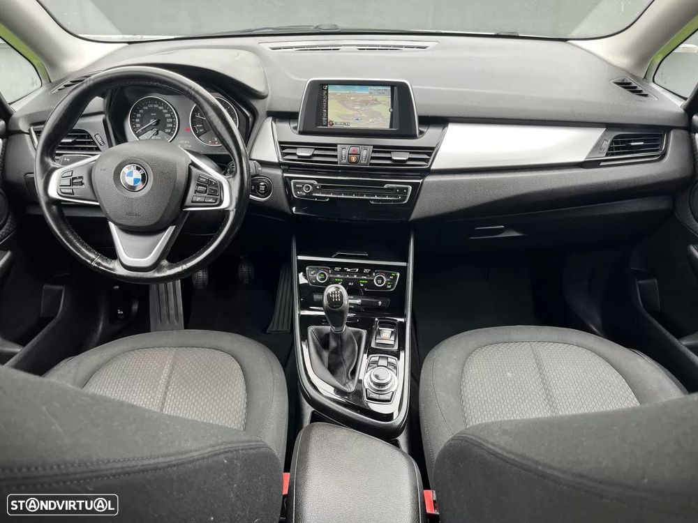 BMW 218 Active Tourer d Line Sport - 24