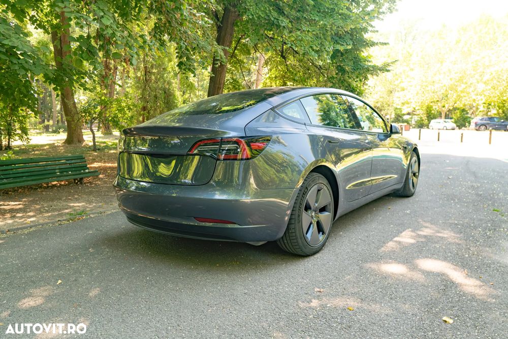 Tesla Model 3 - 8