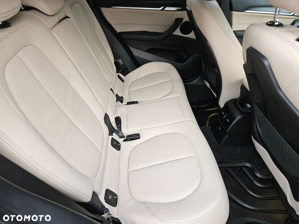 BMW X1 xDrive25d xLine - 11