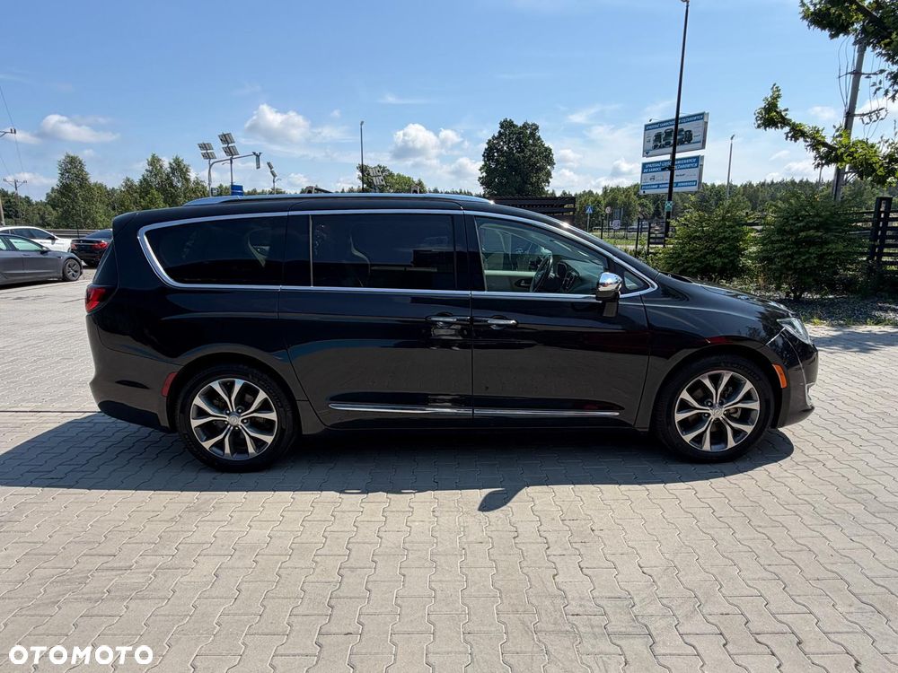 Chrysler Pacifica - 4