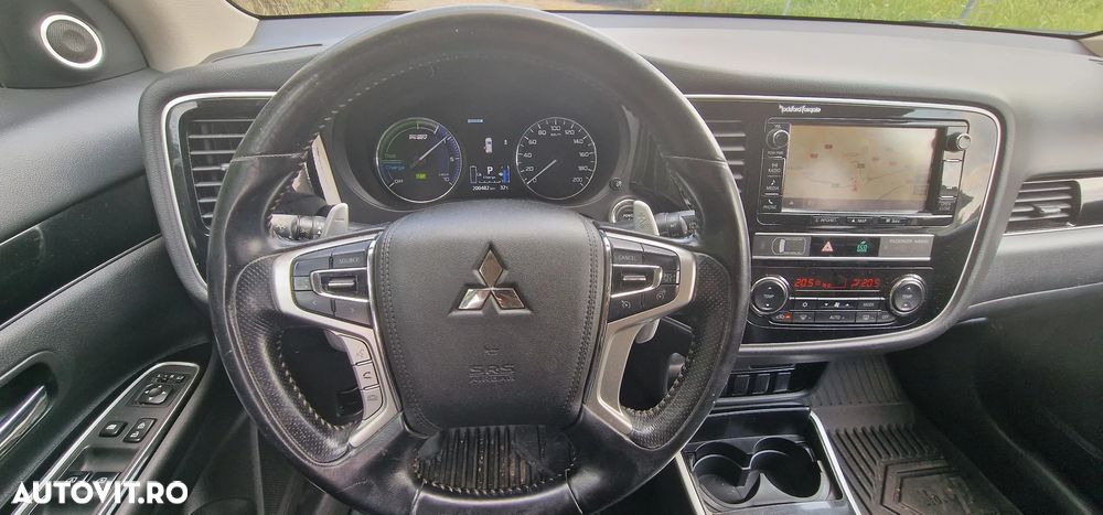Mitsubishi Outlander PHEV 2.4 L 4X4 Instyle+ - 10