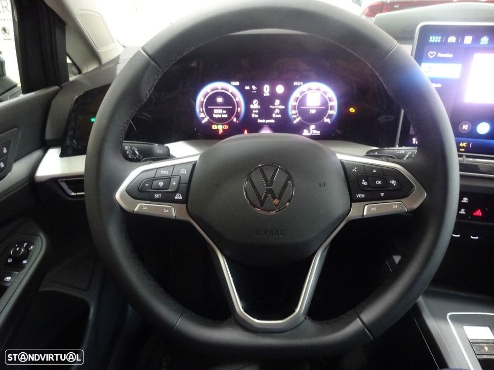 VW Golf 1.5 eTSI Urban DSG - 12