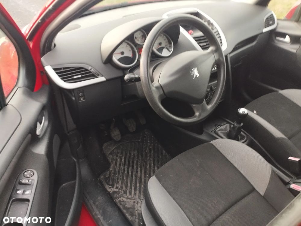Peugeot 207 - 8