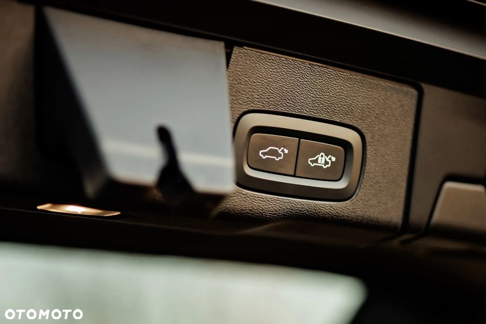 Volvo XC 60 B5 B AWD Plus Black Edition - 22