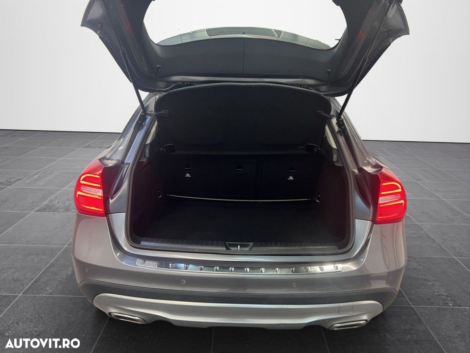 Mercedes-Benz GLA - 9