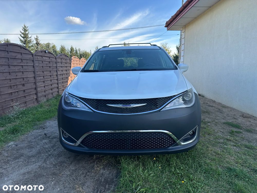 Chrysler Pacifica - 3