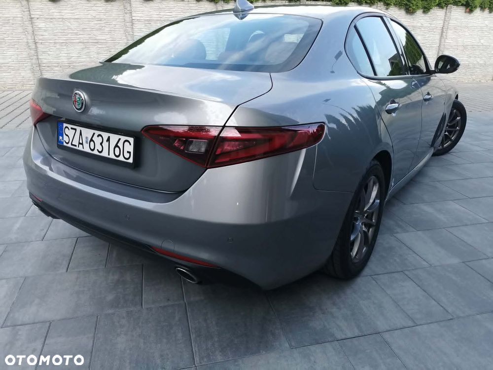 Alfa Romeo Giulia 2.2 AT8 Executive - 4
