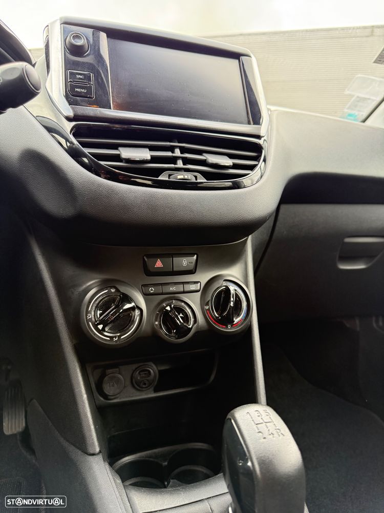 Peugeot 208 1.2 PureTech Signature - 11