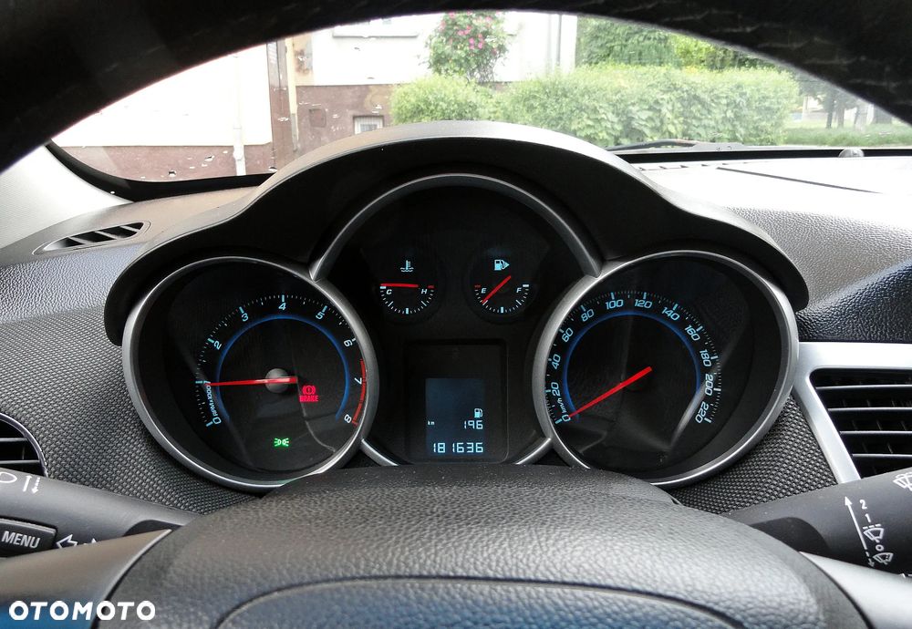 Chevrolet Cruze 1.8 LT+ - 25