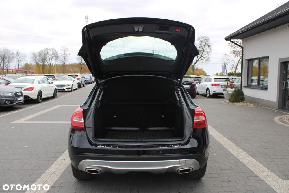 Mercedes-Benz GLA - 12