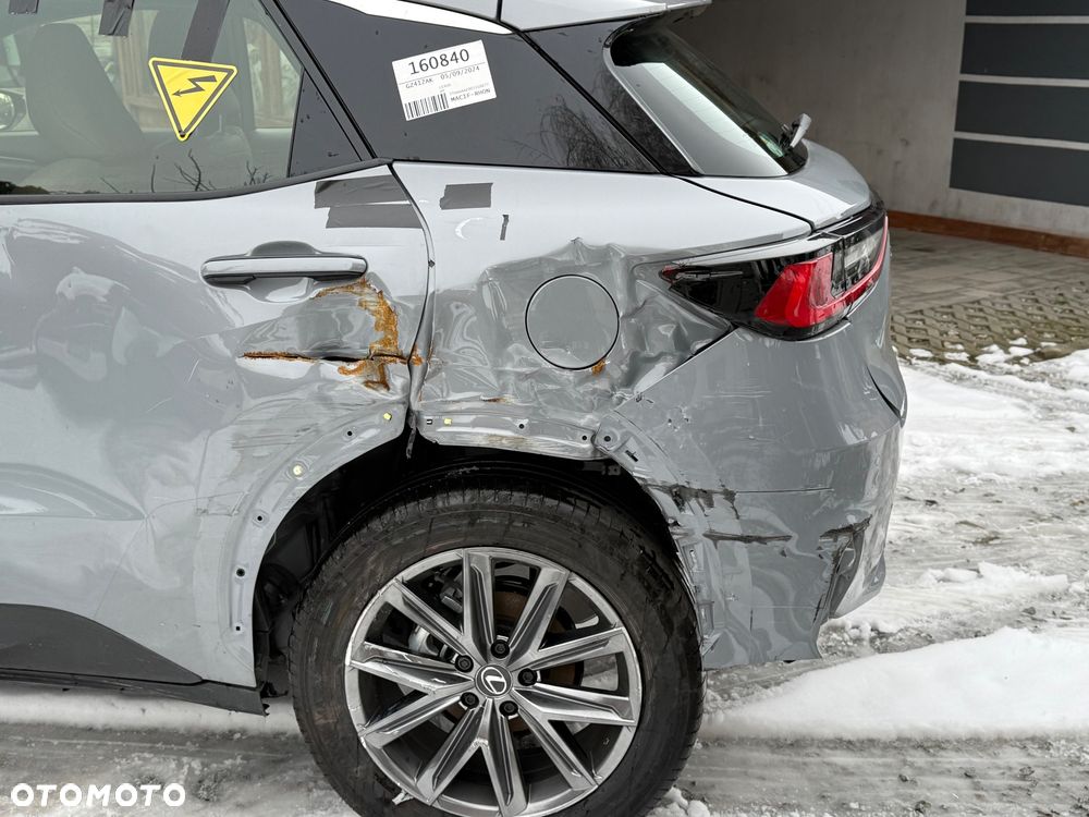 Lexus LBX FWD Emotion - 39