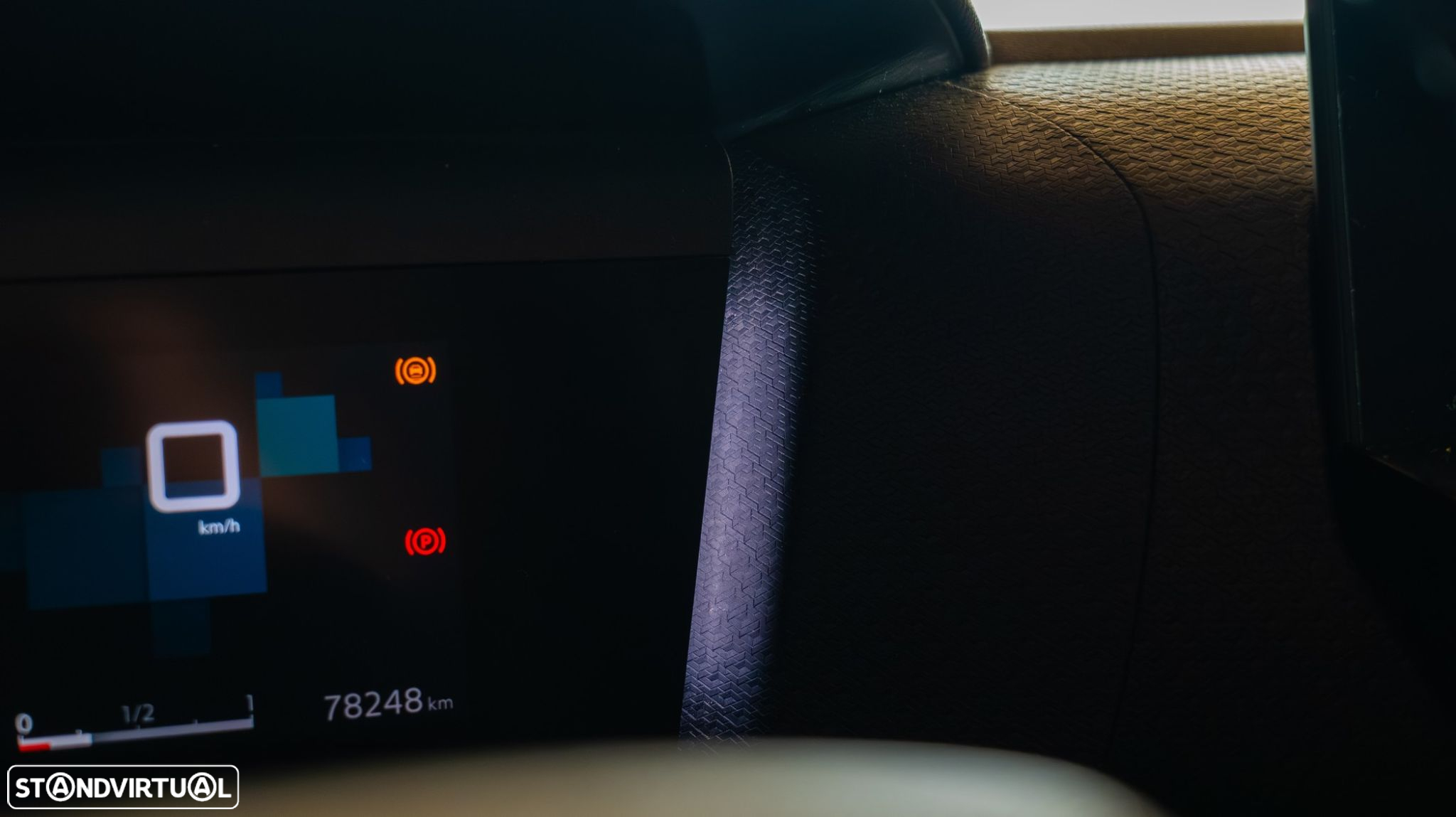 Citroën C4 BlueHDi 110 Stop&Start SHINE - 18