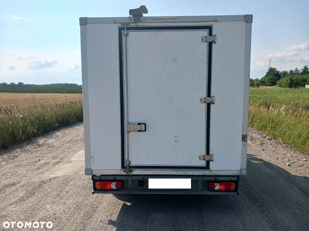 Renault Trafic III 2015r 273 tyś Izoterma chłodnia Mroźnia Sklep Food Truck Agregat zasilanie 230V Trafik - 15