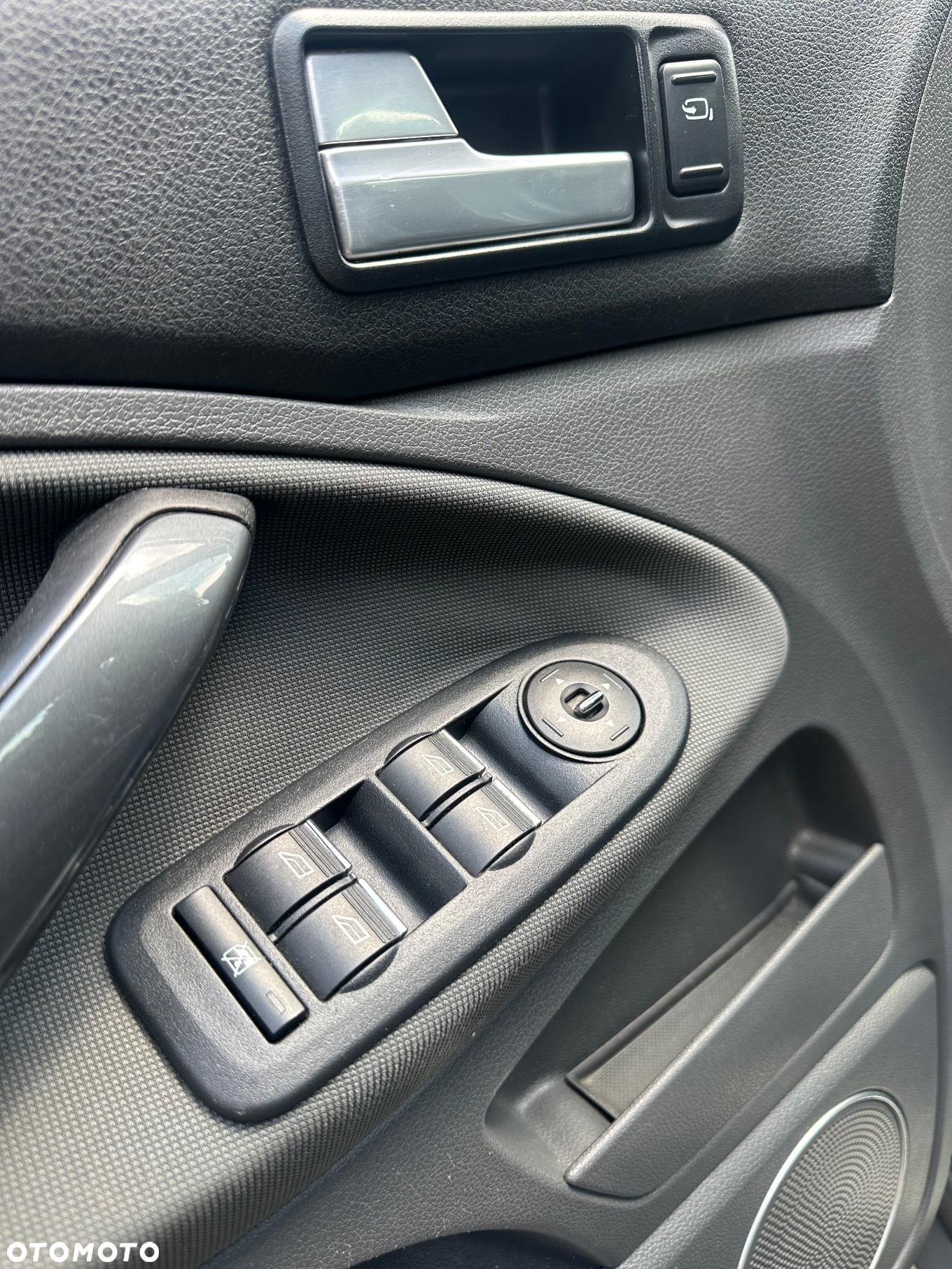 Ford Kuga 2.0 TDCi 2x4 Titanium - 13