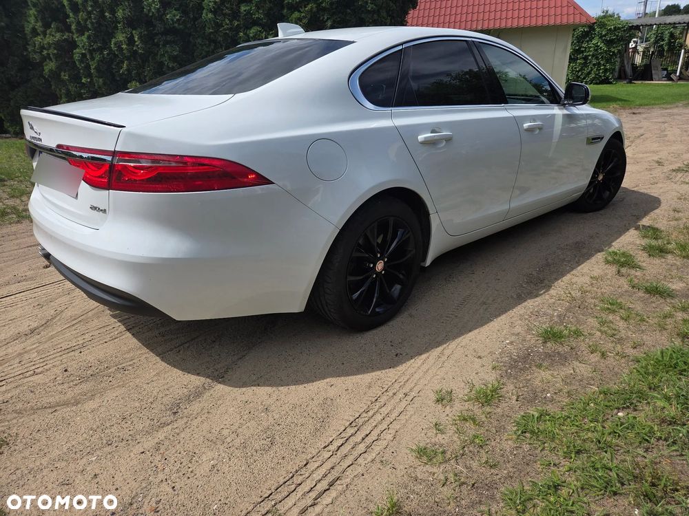 Jaguar XF 2.0 i4D Prestige - 3