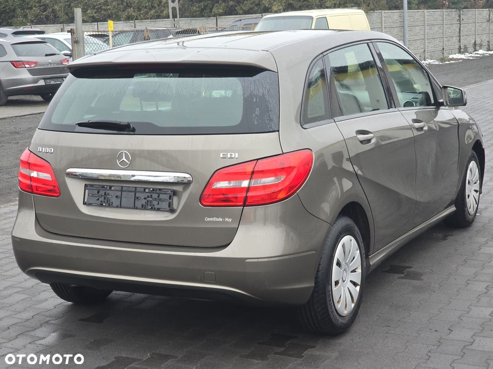 Mercedes-Benz Klasa B 180 d BlueEFFICIENCY Edition Style - 4