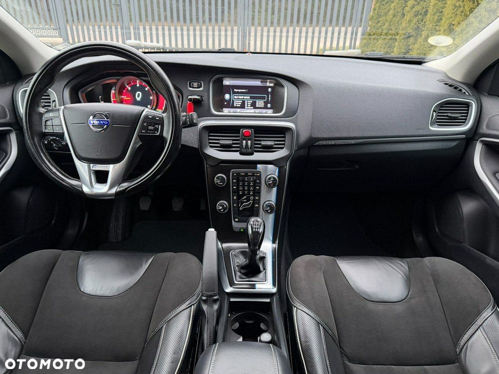 Volvo V40 Cross Country - 16