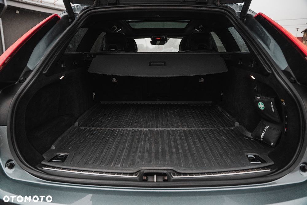 Volvo V90 D5 SCR AWD Momentum Pro - 24
