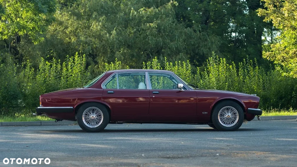 Jaguar XJ - 10