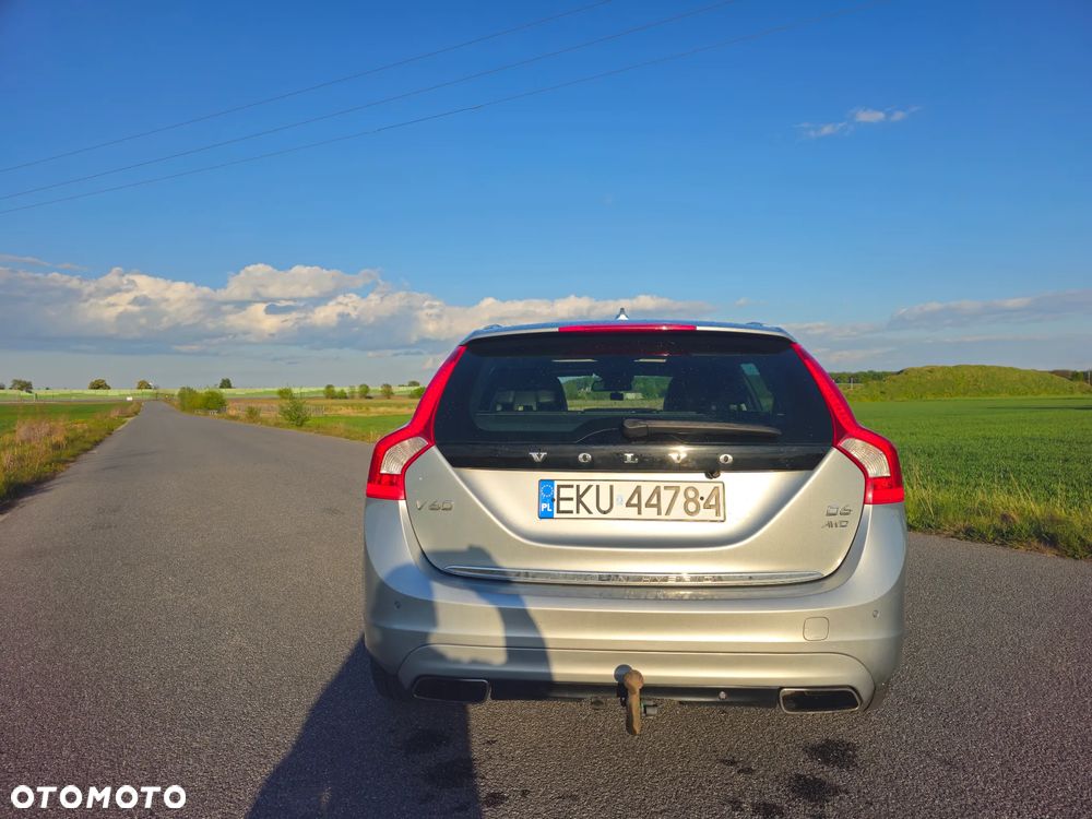 Volvo V60 D6 AWD Plug-in Hybrid Momentum - 8