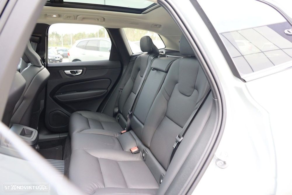 Volvo XC 60 2.0 T6 PHEV Plus Dark AWD - 8