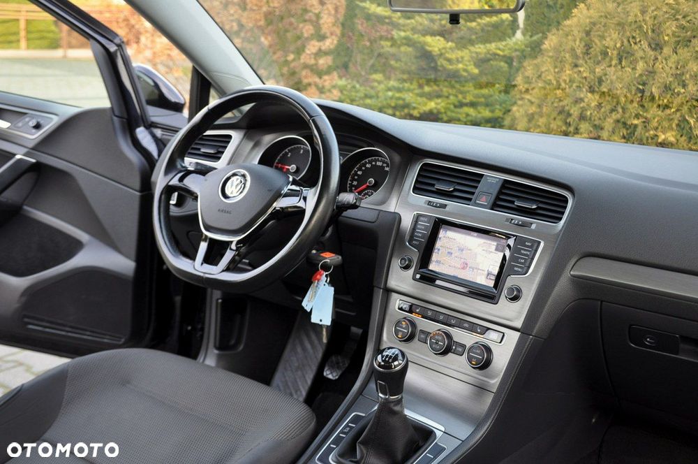 Volkswagen Golf - 25