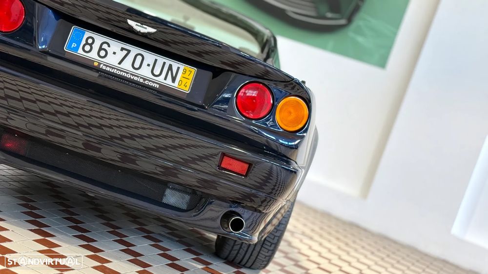 Aston Martin Vantage Coupe - 5