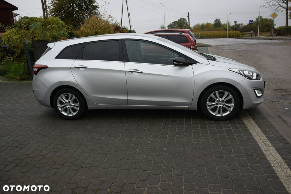 Hyundai i30 1.6 CRDi Fifa World Cup Edition - 11