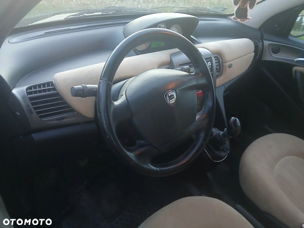 Lancia Ypsilon 1.2 8V Argento (5 os.) - 19