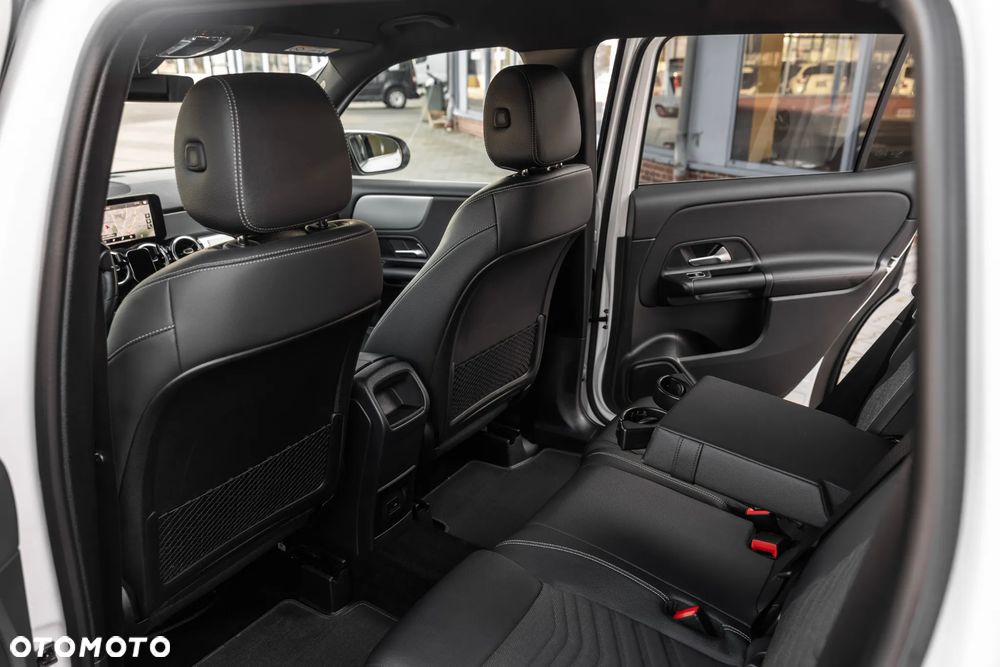 Mercedes-Benz GLB 200 7G-DCT - 32
