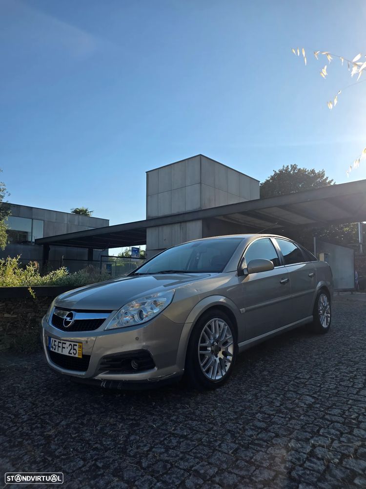 Opel Vectra 1.9 CDTi Executive - 1