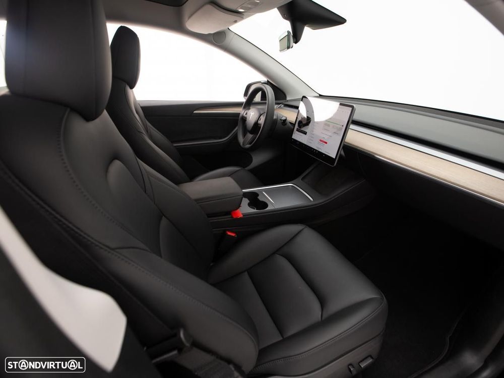 Tesla Model Y RWD - 12