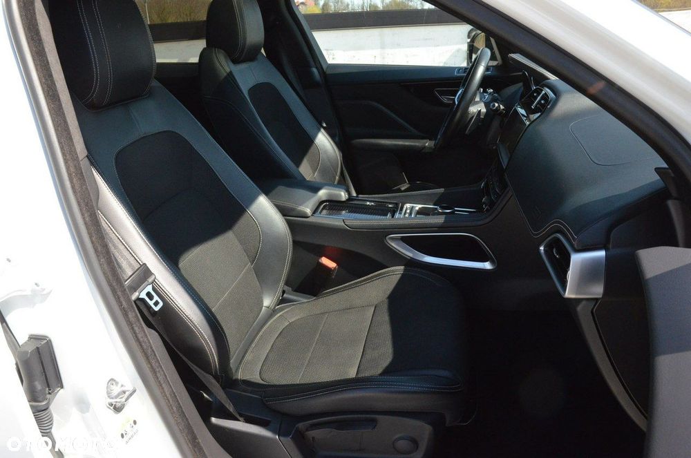 Jaguar F-Pace 2.0 i4P AWD Chequered Flag - 30