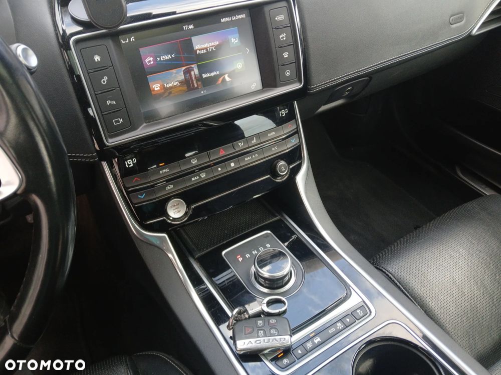 Jaguar XE 20d R-Sport Ingenium Edition - 18