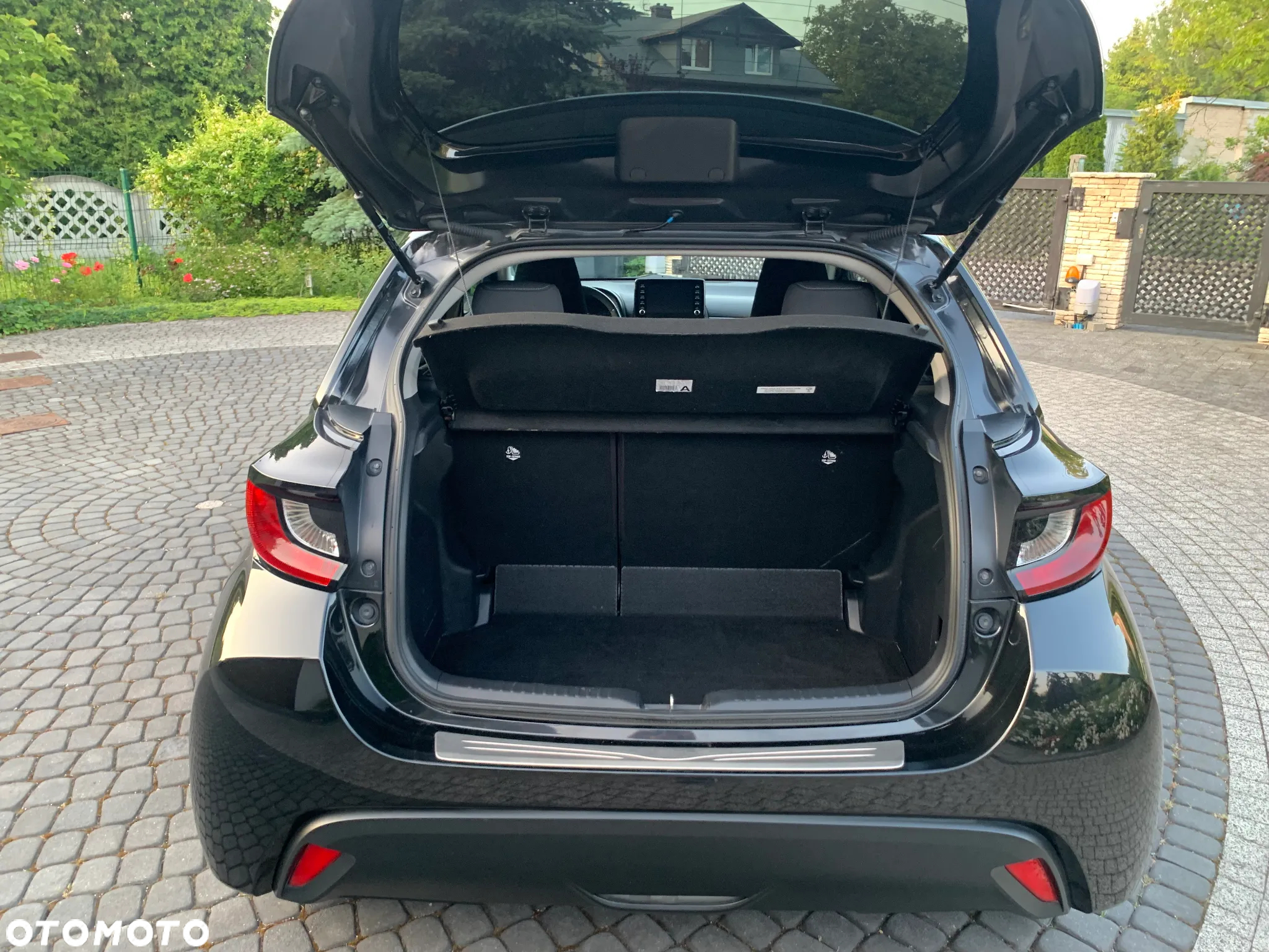 Toyota Yaris Hybrid 1.5 Executive - 14