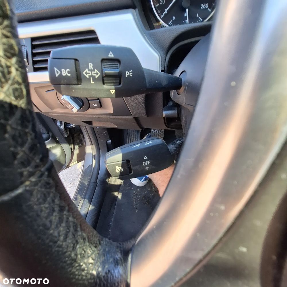 BMW Seria 3 318i Touring - 7