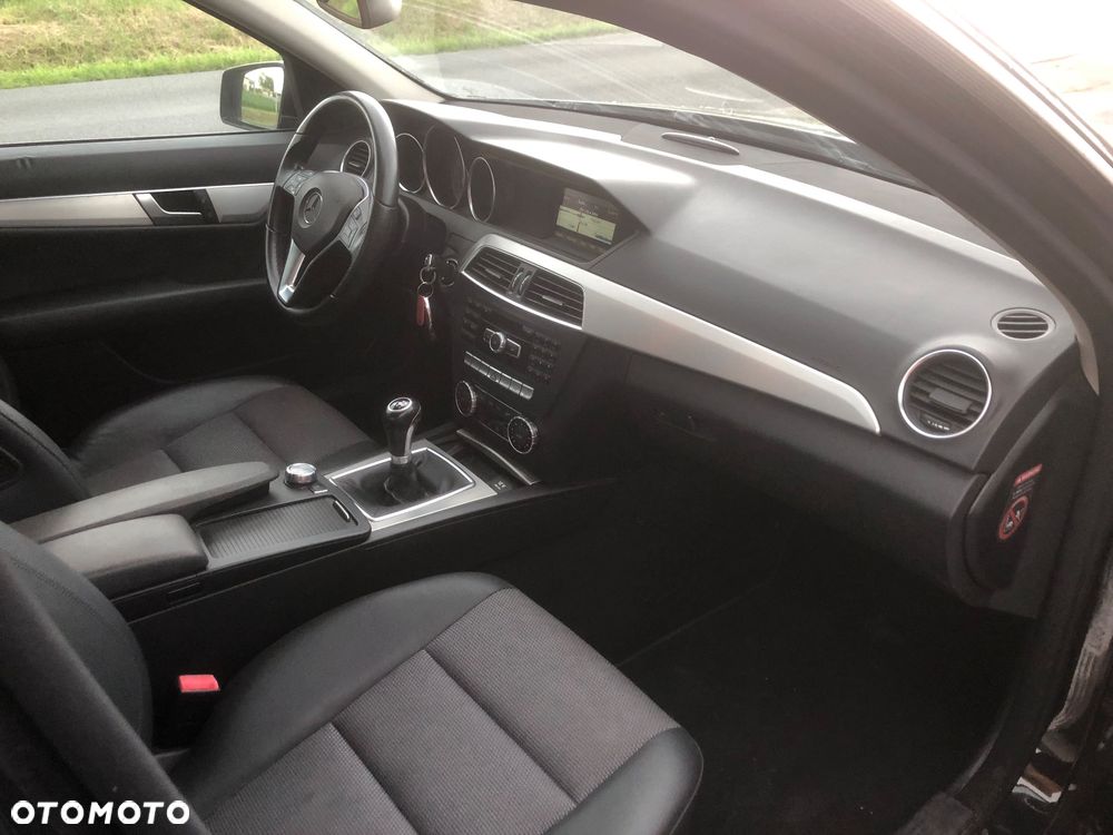 Mercedes-Benz Klasa C 180 (BlueEFFICIENCY) Avantgarde - 4