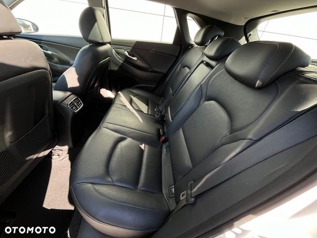 Hyundai i30 1.6 D Premiere Luxury - 12