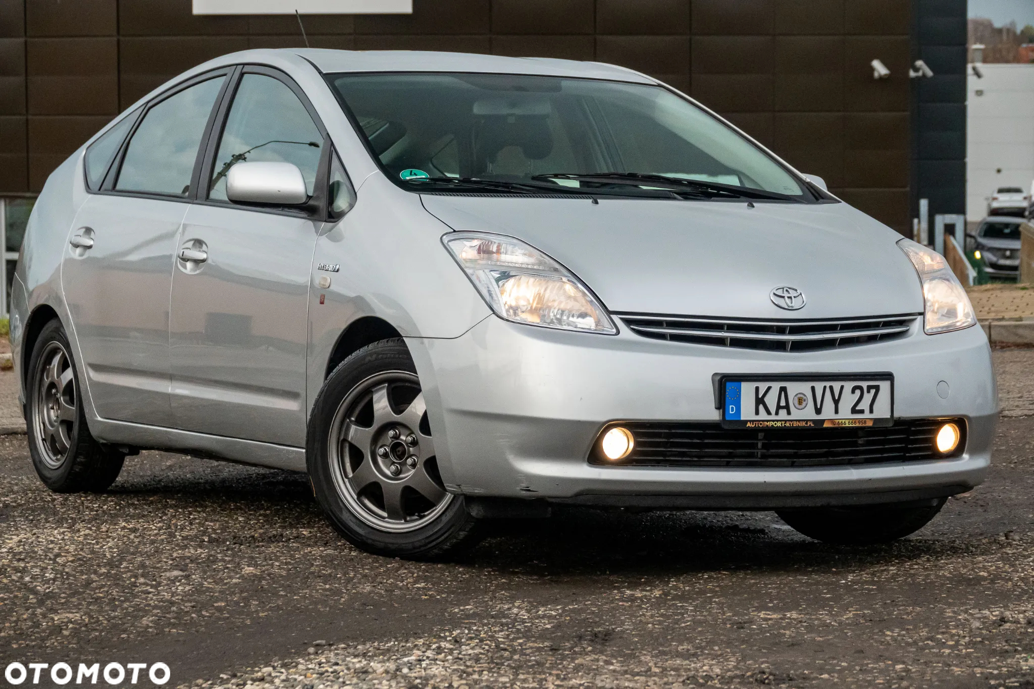 Toyota Prius (Hybrid) Executive - 2